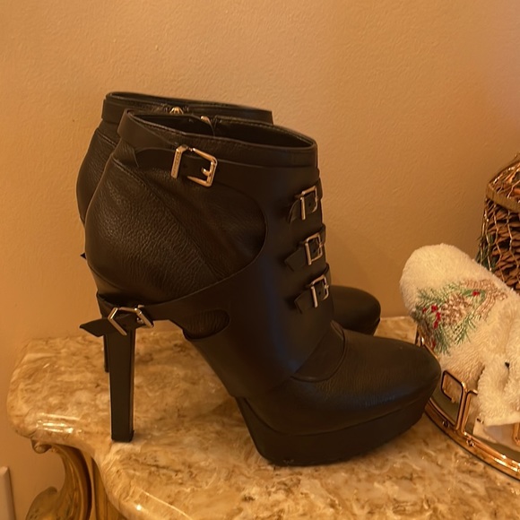 BCBGeneration | Welsh’ Leather Platform Booties W/ Gold Buckles Size 10 - Picture 4 of 7